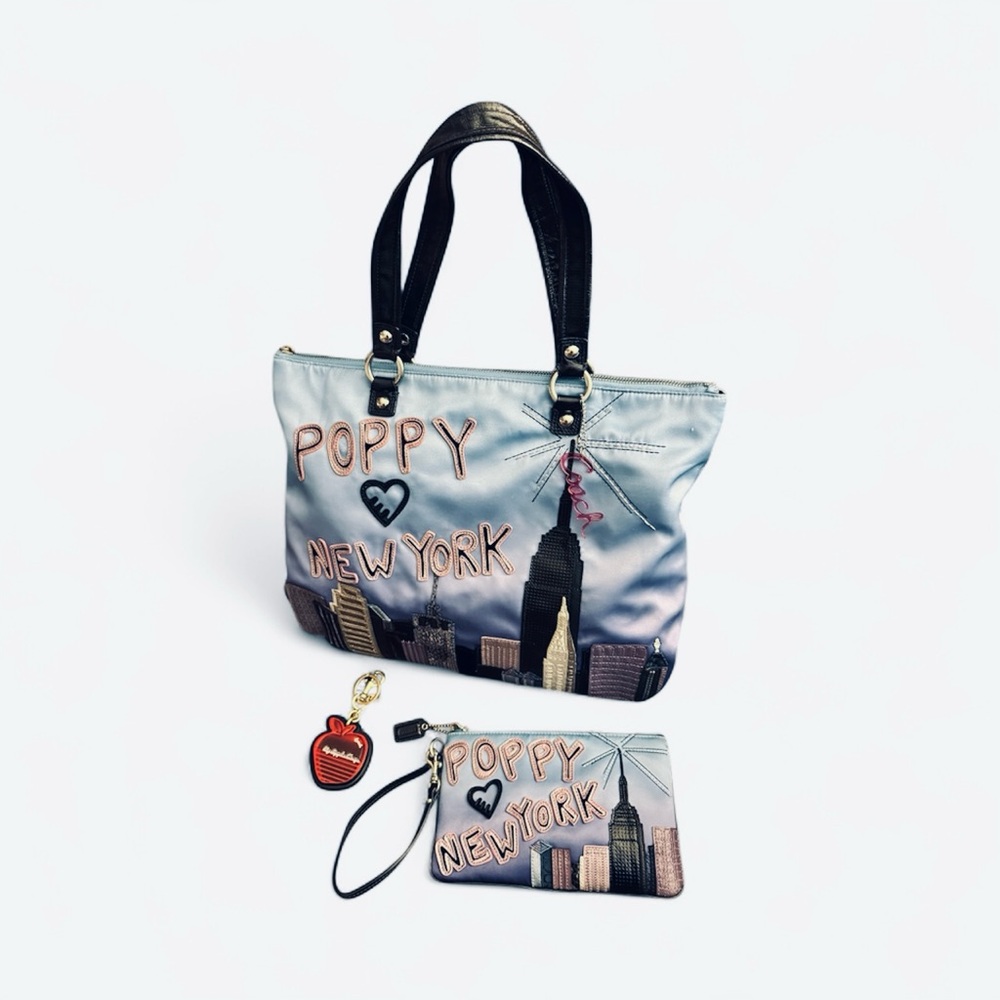 Coach ~ Poppy ~ NYC Destination Skyline Tote, wristlet & NY Apple key fob